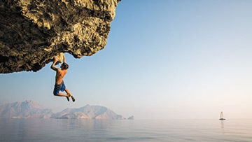 free climber source http://img.wennermedia.com/article-leads-horizontal/mj-618_348_free-climbing-the-coast-of-oman.jpg